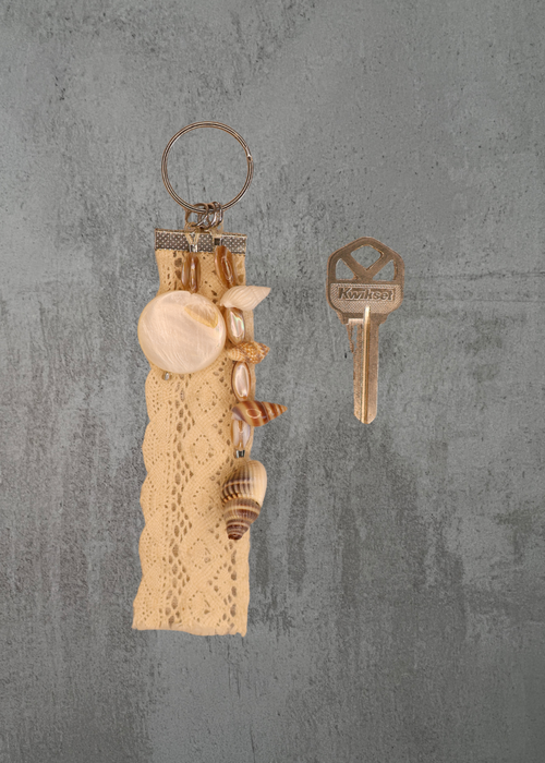 D3 - Shell & Lace Coastal Keychain